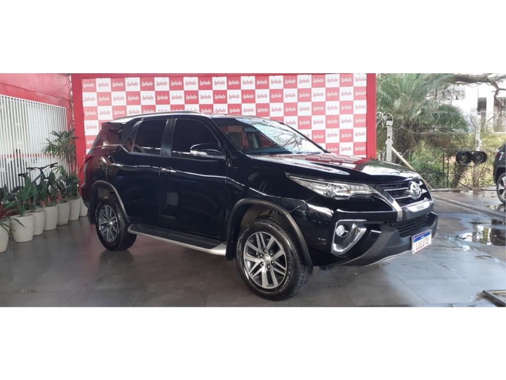 //www.autoline.com.br/carro/toyota/hilux-sw4-28-srx-16v-diesel-4p-4x4-turbo-automatico/2017/pedro-leopoldo-mg/24931361