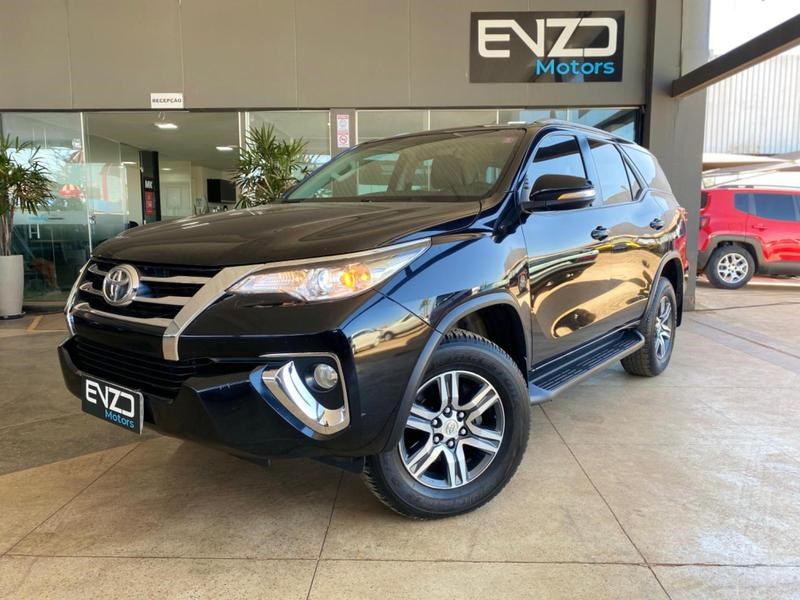 //www.autoline.com.br/carro/toyota/hilux-sw4-27-sr-16v-flex-4p-automatico/2017/brasilia-df/24935688