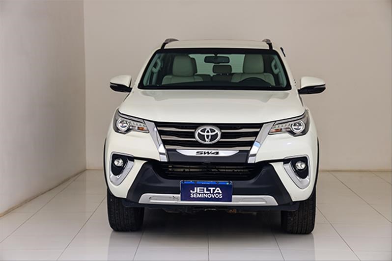 //www.autoline.com.br/carro/toyota/hilux-sw4-28-srx-7l-diamond-16v-diesel-4p-4x4-turbo-aut/2019/teresina-pi/24938704