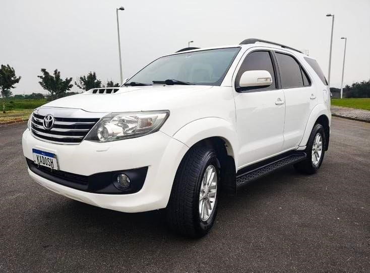 //www.autoline.com.br/carro/toyota/hilux-sw4-30-srv-16v-diesel-4p-4x4-turbo-automatico/2012/curitiba-pr/24939120