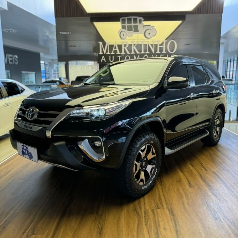 //www.autoline.com.br/carro/toyota/hilux-sw4-28-srx-7l-diamond-16v-diesel-4p-4x4-turbo-aut/2019/franca-sp/24963959