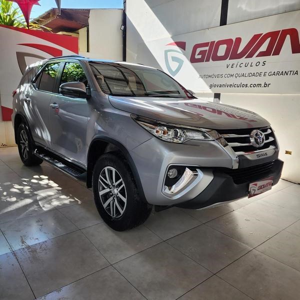 //www.autoline.com.br/carro/toyota/hilux-sw4-27-srv-7l-16v-flex-4p-automatico/2019/sinop-mt/24971618