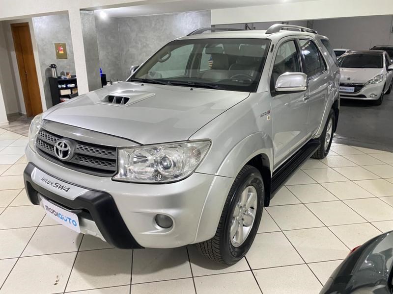 //www.autoline.com.br/carro/toyota/hilux-sw4-30-srv-16v-diesel-4p-4x4-turbo-automatico/2010/sarandi-pr/24986947