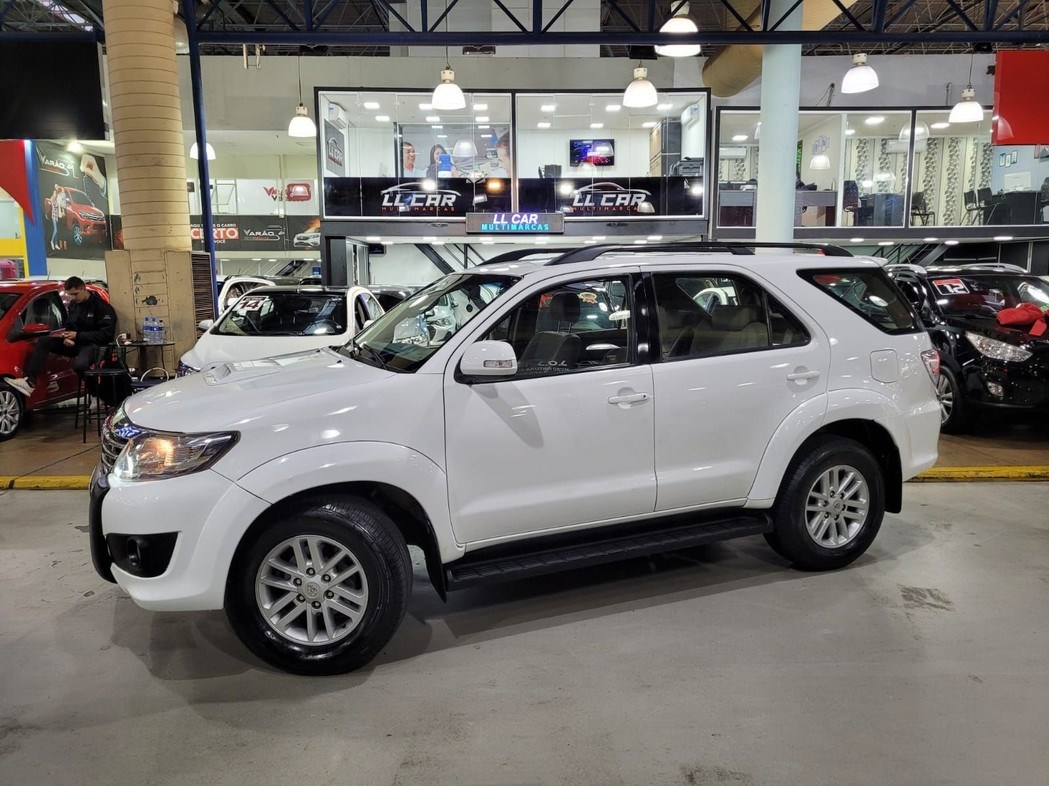 //www.autoline.com.br/carro/toyota/hilux-sw4-30-srv-16v-diesel-4p-4x4-turbo-automatico/2014/santo-andre-sp/24991945