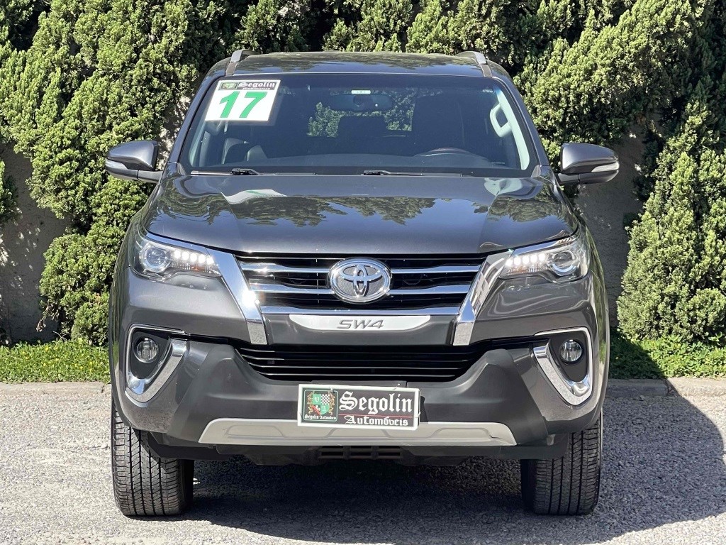 //www.autoline.com.br/carro/toyota/hilux-sw4-28-srx-16v-diesel-4p-4x4-turbo-automatico/2017/atibaia-sp/25008159