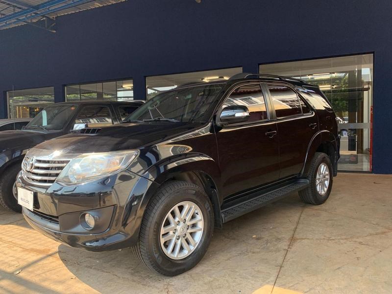 //www.autoline.com.br/carro/toyota/hilux-sw4-30-srv-16v-diesel-4p-4x4-turbo-automatico/2015/campo-grande-ms/25010927