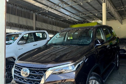 //www.autoline.com.br/carro/toyota/hilux-sw4-28-srx-16v-diesel-4p-4x4-turbo-automatico/2021/fortaleza-ce/25011885