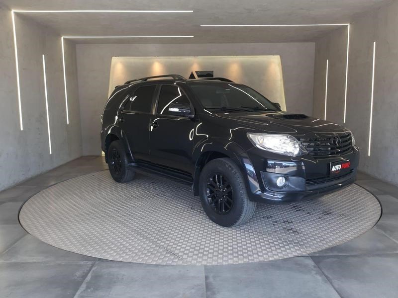 //www.autoline.com.br/carro/toyota/hilux-sw4-30-srv-16v-diesel-4p-4x4-turbo-automatico/2015/brasilia-df/25023170