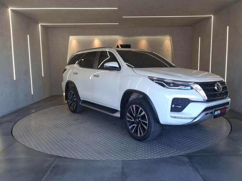 //www.autoline.com.br/carro/toyota/hilux-sw4-28-srx-7l-16v-diesel-4p-4x4-turbo-automatico/2021/brasilia-df/25023446