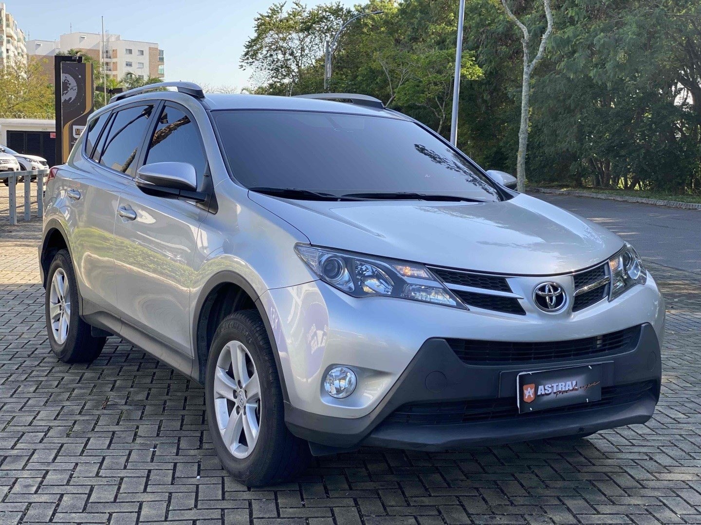 //www.autoline.com.br/carro/toyota/rav4-20-fwd-16v-gasolina-4p-cvt/2013/rio-de-janeiro-rj/24931734