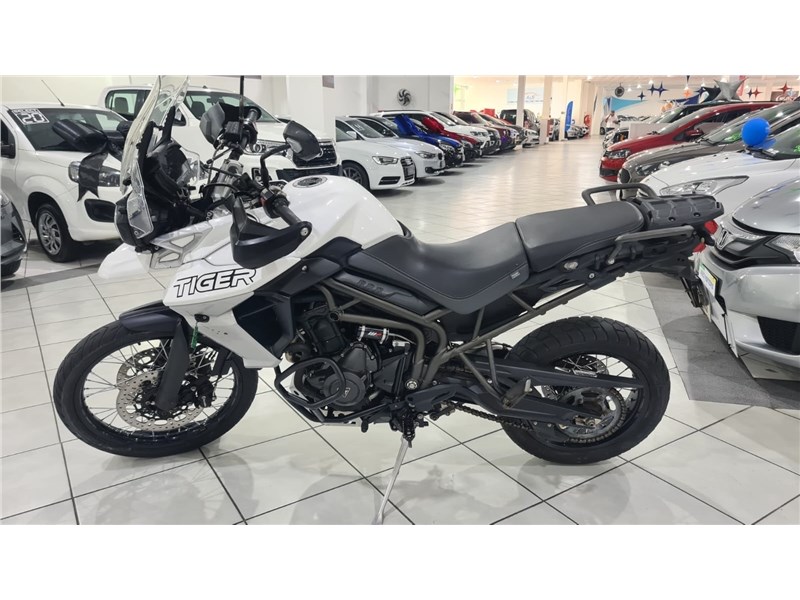 //www.autoline.com.br/moto/triumph/tiger-800-xcx-gas-mec-basico/2020/sao-paulo-sp/23983214
