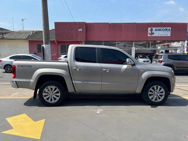 //www.autoline.com.br/carro/volkswagen/amarok-20-cd-highline-16v-diesel-4p-4x4-turbo-automa/2014/sao-paulo-sp/18572324