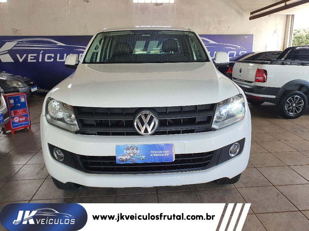 //www.autoline.com.br/carro/volkswagen/amarok-20-cd-se-16v-diesel-4p-4x4-turbo-manual/2013/frutal-mg/23030455