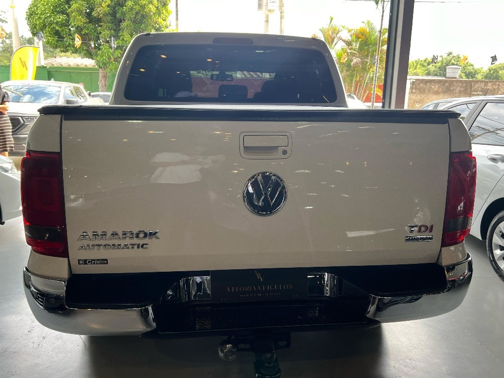//www.autoline.com.br/carro/volkswagen/amarok-20-cd-highline-ultimate-16v-diesel-4p-4x4-tur/2016/jundiai-sp/23517942