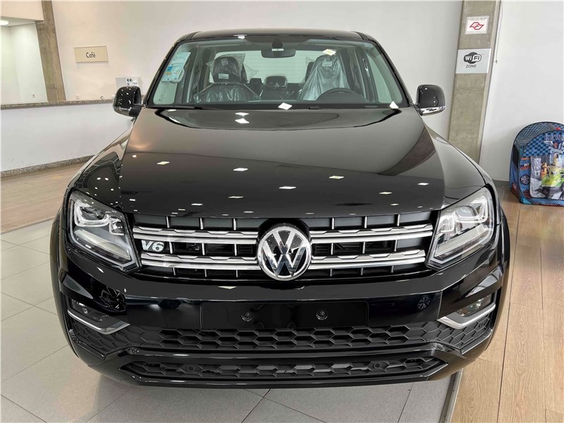 //www.autoline.com.br/carro/volkswagen/amarok-30-cd-highline-diesel-4p-4x4-turbo-automatico/2023/sao-paulo-sp/23595386