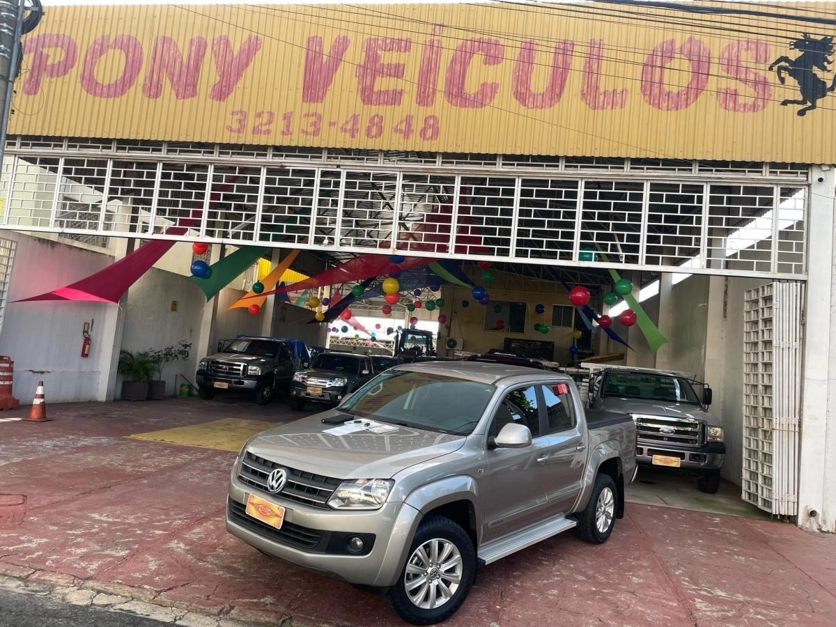 //www.autoline.com.br/carro/volkswagen/amarok-20-trendline-16v-diesel-4p-4x4-turbo-manual/2011/goiania-go/23622266