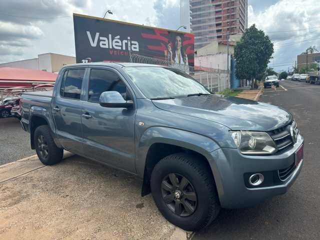 //www.autoline.com.br/carro/volkswagen/amarok-20-cd-se-16v-diesel-4p-4x4-turbo-manual/2013/rio-verde-go/23631370