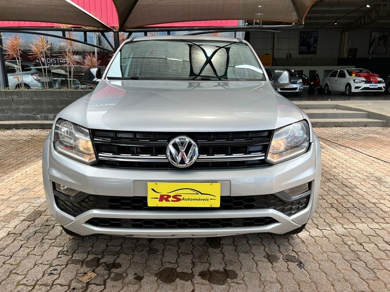 //www.autoline.com.br/carro/volkswagen/amarok-20-cd-trendline-16v-diesel-4p-4x4-turbo-autom/2017/brasilia-df/23636915
