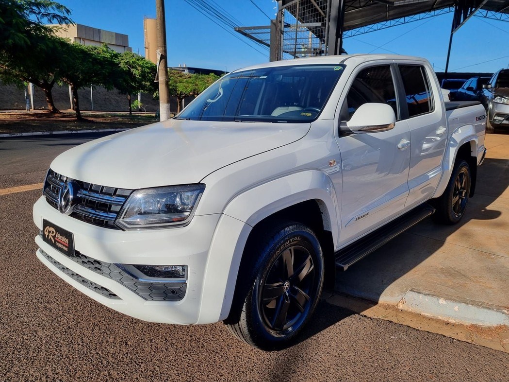 //www.autoline.com.br/carro/volkswagen/amarok-20-cd-highline-16v-diesel-4p-4x4-turbo-automa/2017/ribeirao-preto-sp/24268821