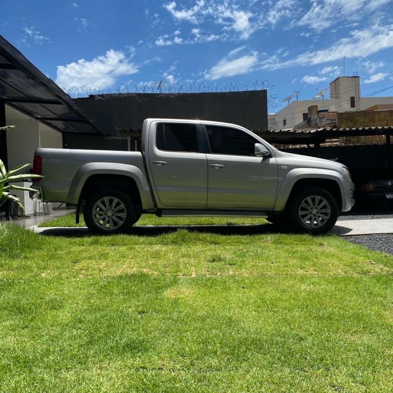 //www.autoline.com.br/carro/volkswagen/amarok-20-highline-16v-diesel-4p-4x4-turbo-manual/2011/uberlandia-mg/24316840