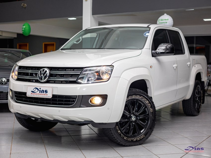 //www.autoline.com.br/carro/volkswagen/amarok-20-cd-highline-16v-diesel-4p-4x4-turbo-automa/2015/campo-bom-rs/24393662