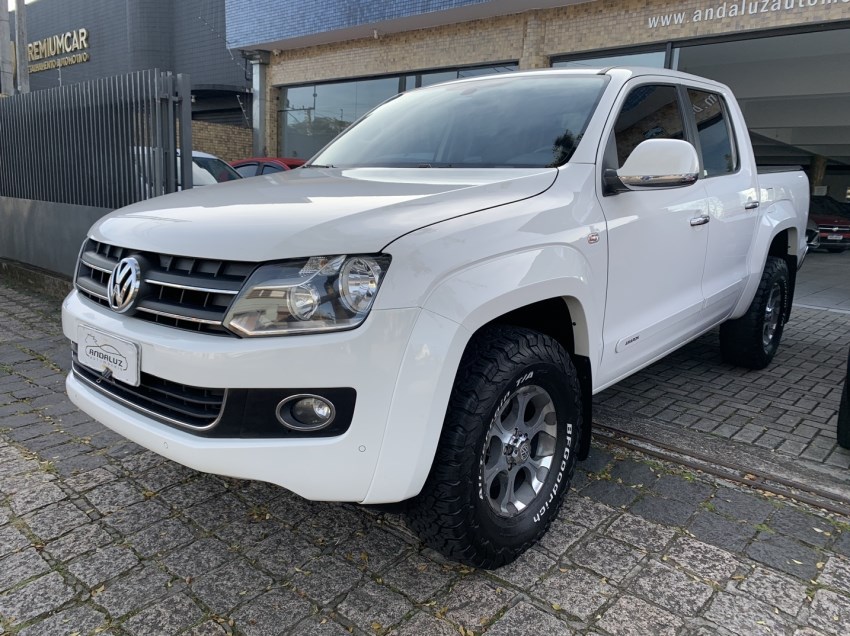 //www.autoline.com.br/carro/volkswagen/amarok-20-cd-highline-16v-diesel-4p-4x4-turbo-automa/2013/curitiba-pr/24458091