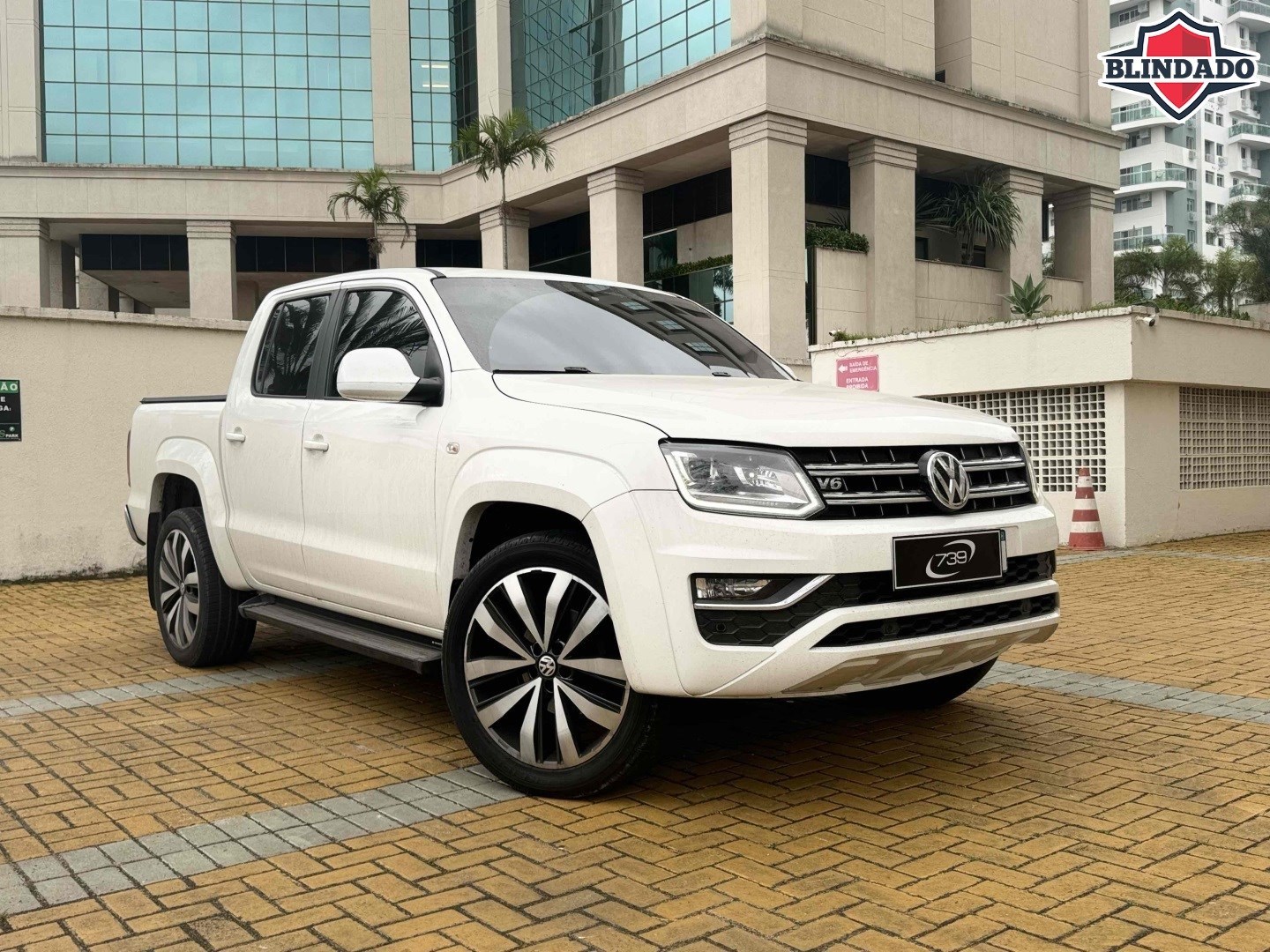 //www.autoline.com.br/carro/volkswagen/amarok-20-cd-highline-16v-diesel-4p-4x4-turbo-automa/2018/rio-de-janeiro-rj/24581381