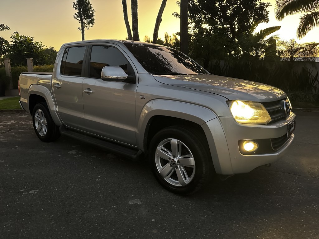 //www.autoline.com.br/carro/volkswagen/amarok-20-cd-highline-16v-diesel-4p-4x4-turbo-automa/2013/joinville-sc/24748403