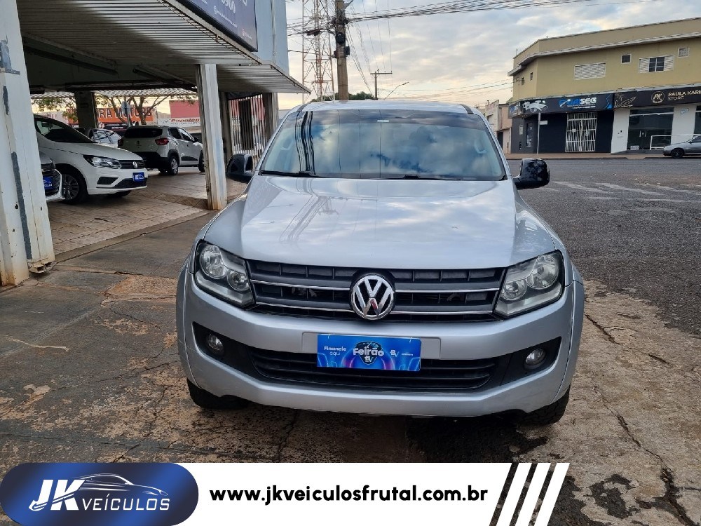 //www.autoline.com.br/carro/volkswagen/amarok-20-cd-trendline-16v-diesel-4p-4x4-turbo-autom/2013/frutal-mg/24876575