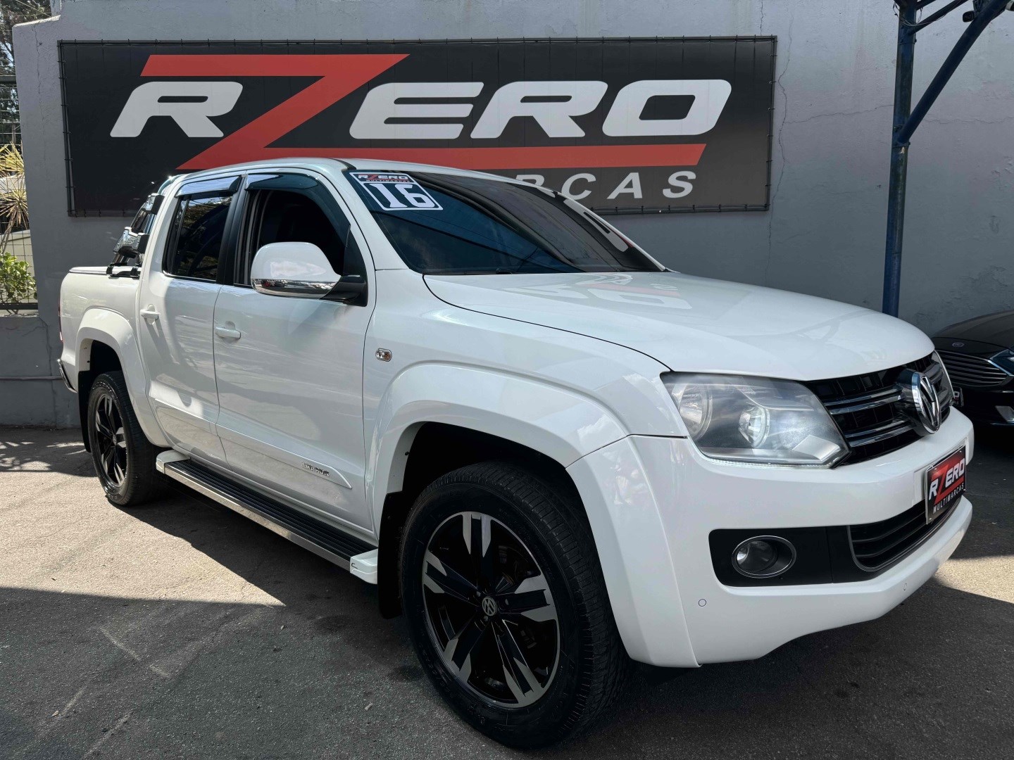 //www.autoline.com.br/carro/volkswagen/amarok-20-cd-highline-ultimate-16v-diesel-4p-4x4-tur/2016/sao-paulo-sp/24968731