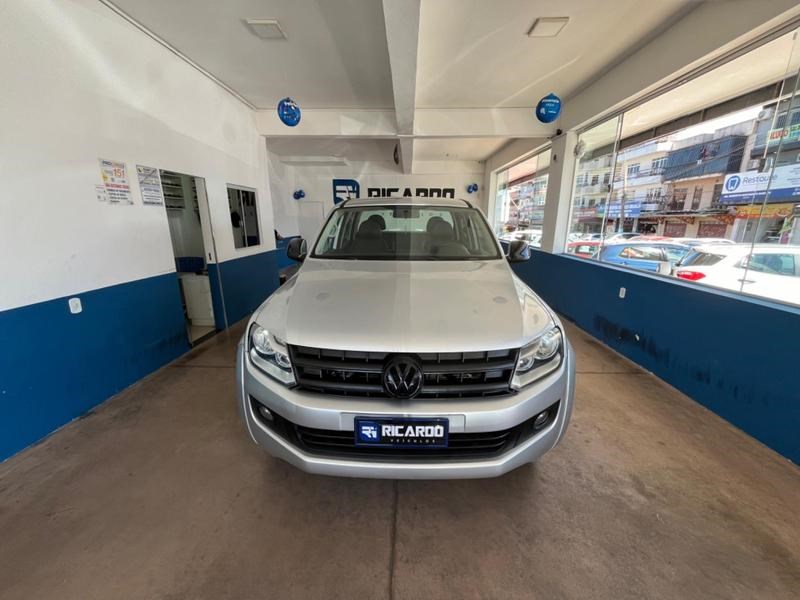 //www.autoline.com.br/carro/volkswagen/amarok-20-cd-trendline-16v-diesel-4p-4x4-turbo-autom/2014/brasilia-df/24989635