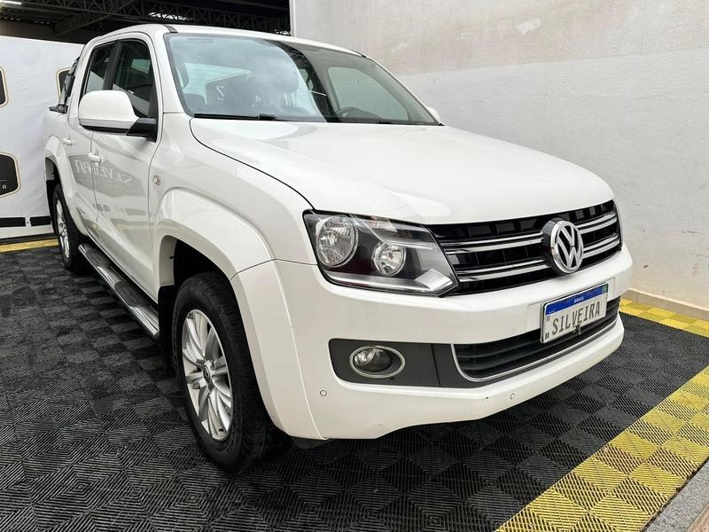 //www.autoline.com.br/carro/volkswagen/amarok-20-cd-highline-16v-diesel-4p-4x4-turbo-automa/2016/conceicao-dos-ouros-mg/25007229