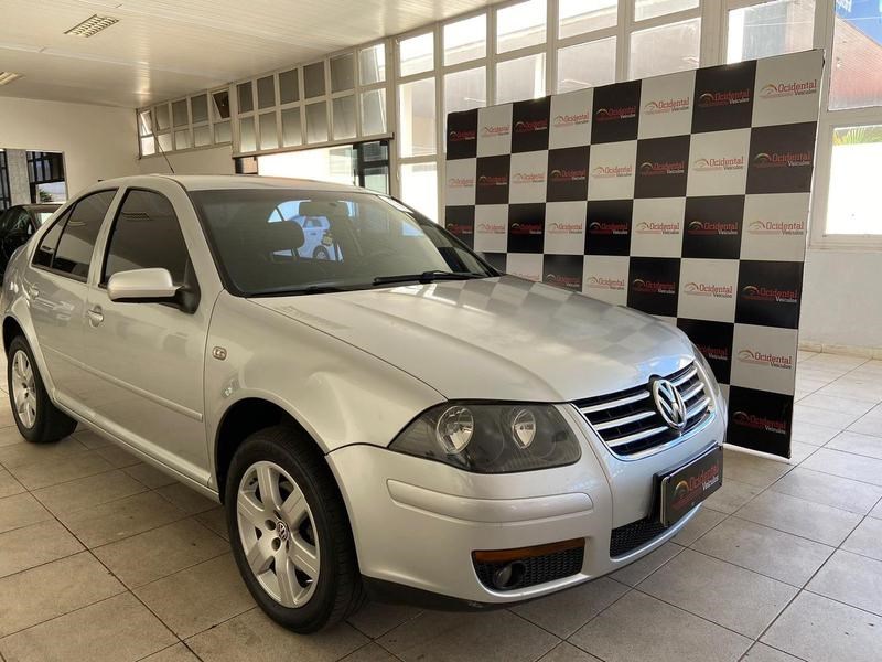 //www.autoline.com.br/carro/volkswagen/bora-20-8v-flex-4p-tiptronic/2009/brasilia-df/24912693