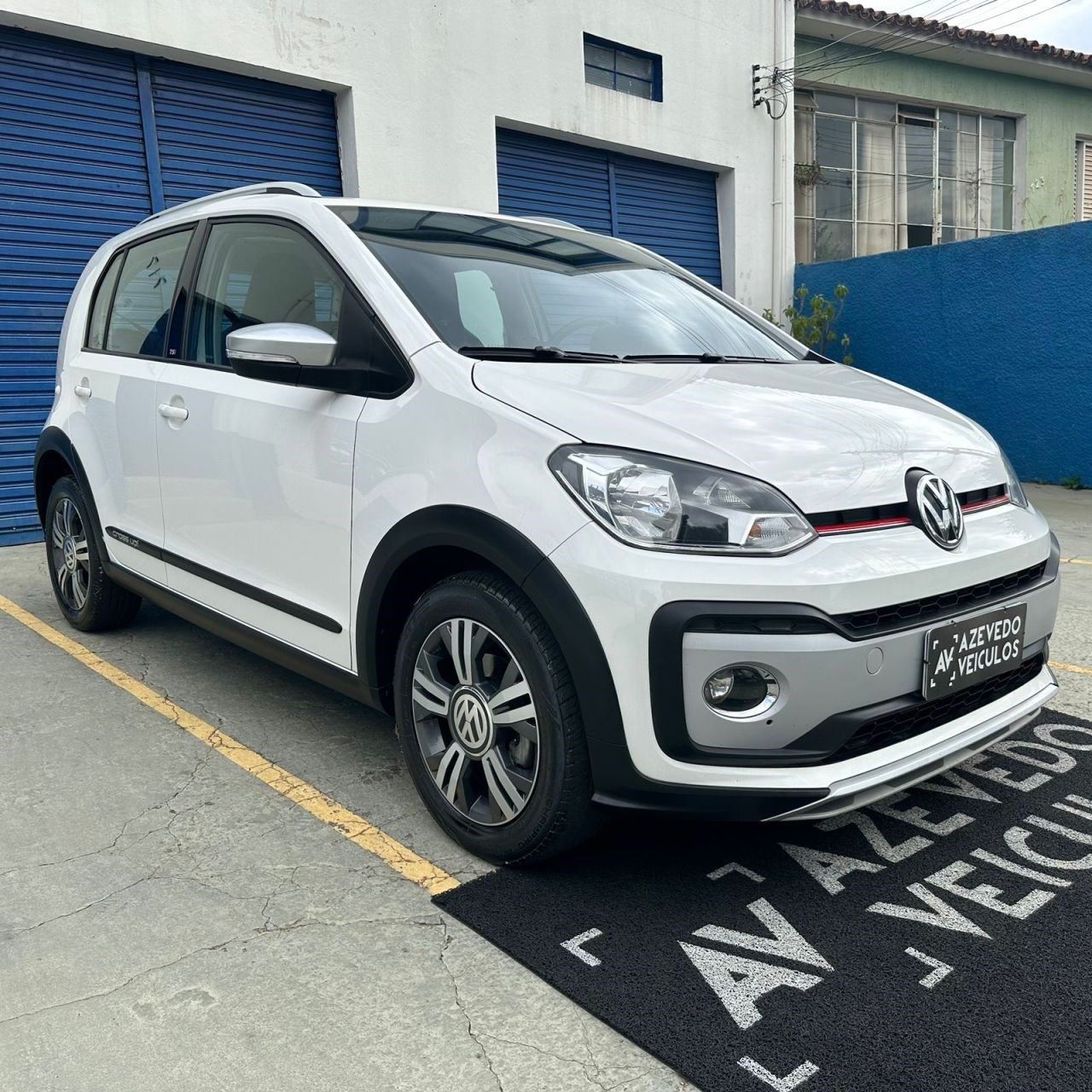 //www.autoline.com.br/carro/volkswagen/cross-up-10-tsi-12v-flex-4p-turbo-manual/2018/campinas-sp/23381489
