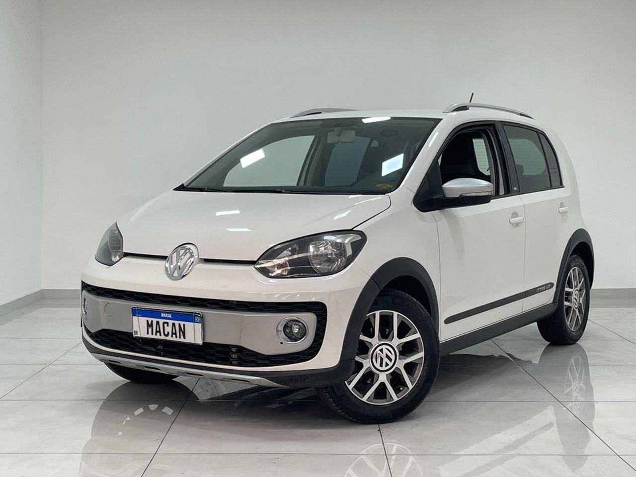 //www.autoline.com.br/carro/volkswagen/cross-up-10-tsi-12v-flex-4p-turbo-manual/2017/osasco-sp/24292421