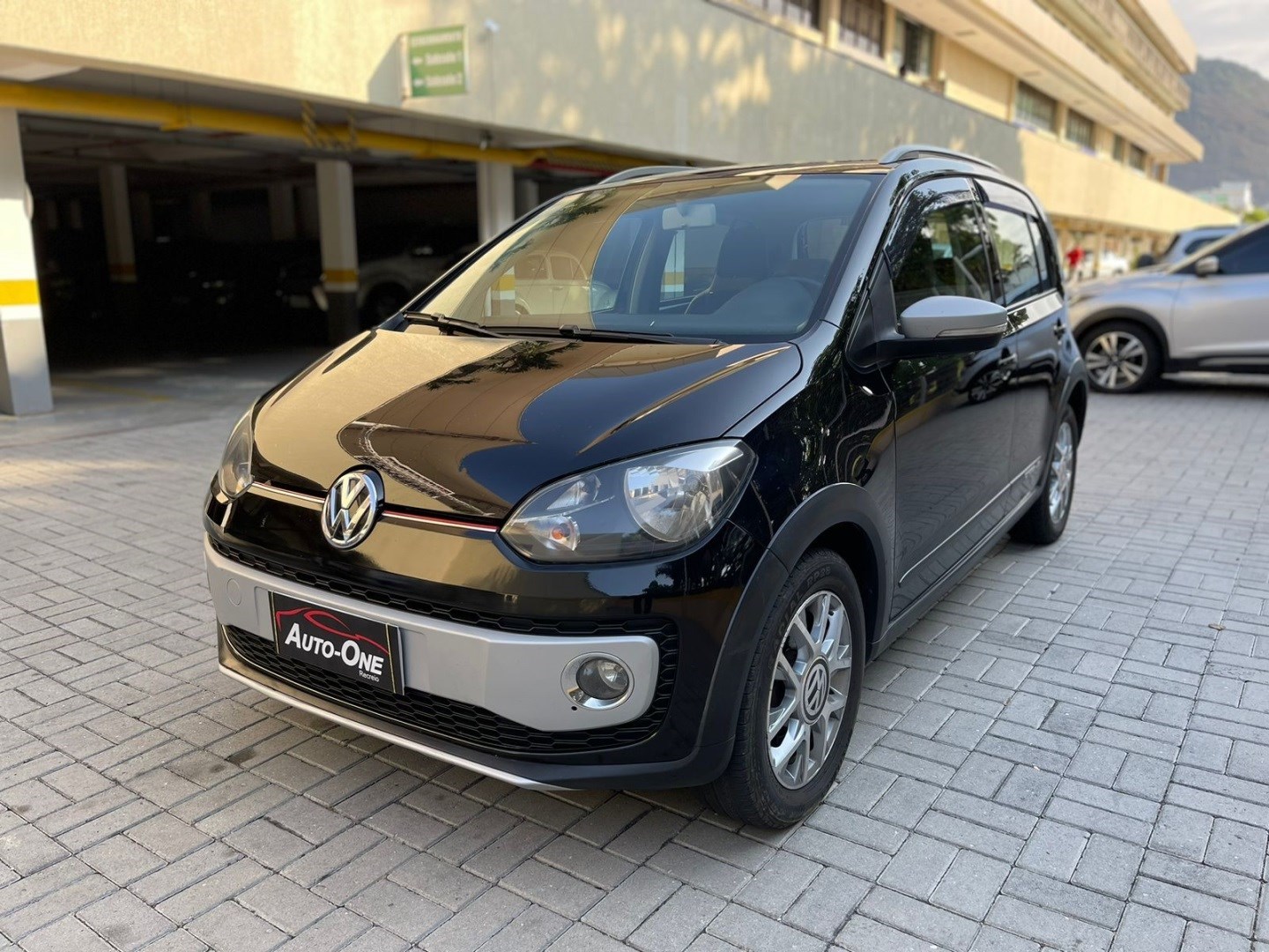 //www.autoline.com.br/carro/volkswagen/cross-up-10-bluemotion-12v-flex-4p-manual/2016/rio-de-janeiro-rj/24807739