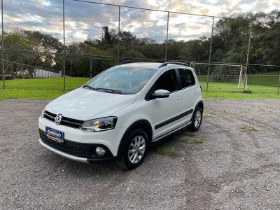 //www.autoline.com.br/carro/volkswagen/crossfox-16-8v-flex-4p-i-motion/2014/santa-cruz-do-sul-rs/23922583