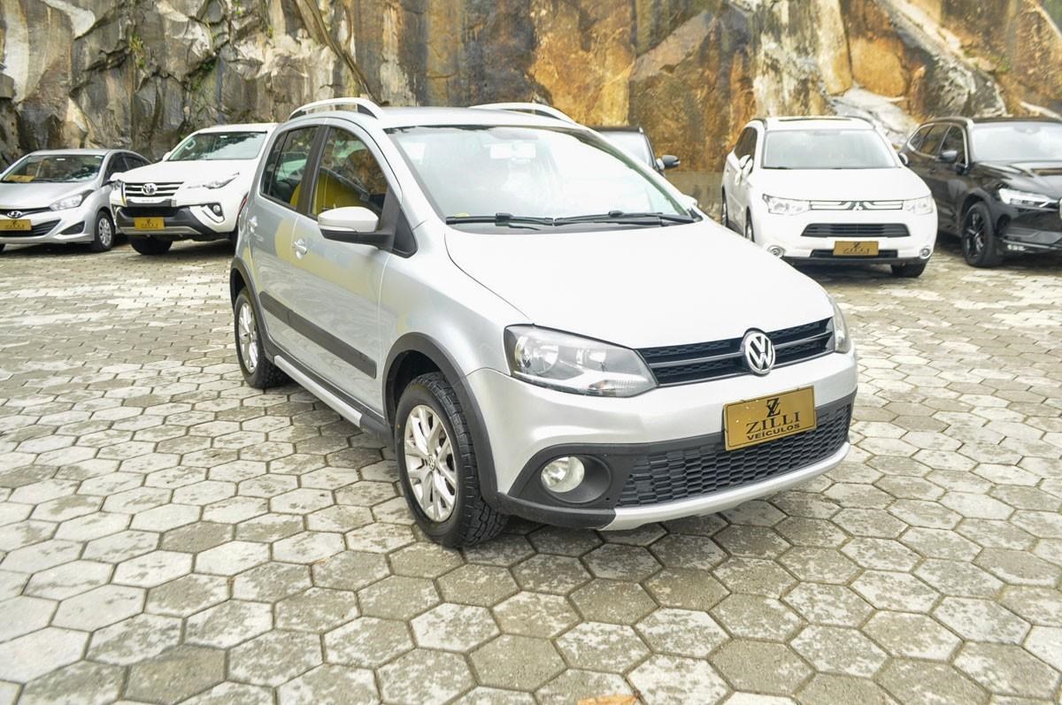 //www.autoline.com.br/carro/volkswagen/crossfox-16-8v-flex-4p-i-motion/2013/florianopolis-sc/24607852