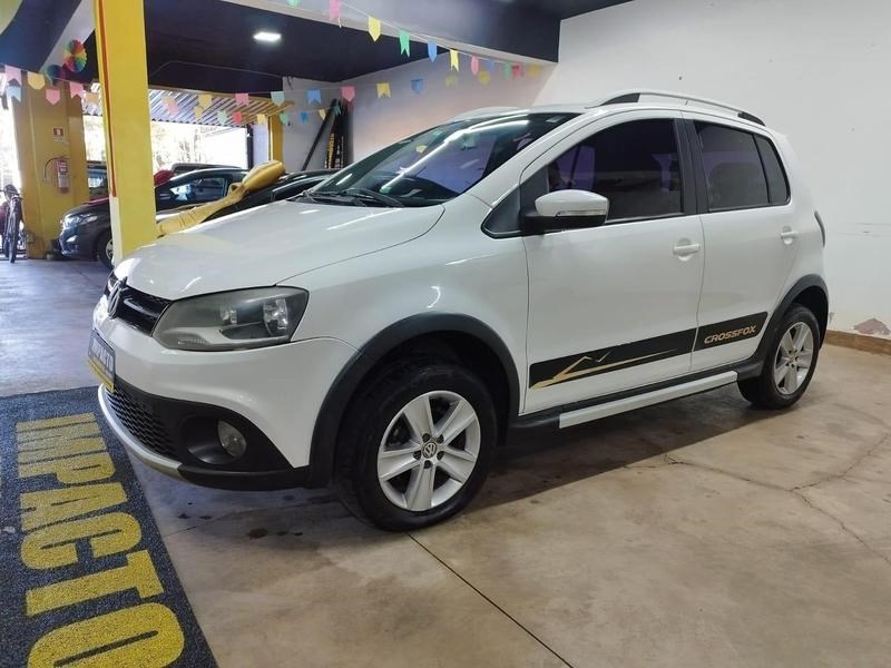 //www.autoline.com.br/carro/volkswagen/crossfox-16-8v-flex-4p-manual/2011/brasilia-df/24639500
