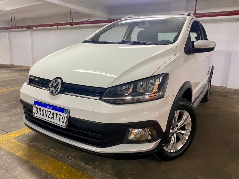 //www.autoline.com.br/carro/volkswagen/crossfox-16-16v-flex-4p-i-motion/2017/porto-alegre-rs/24653811