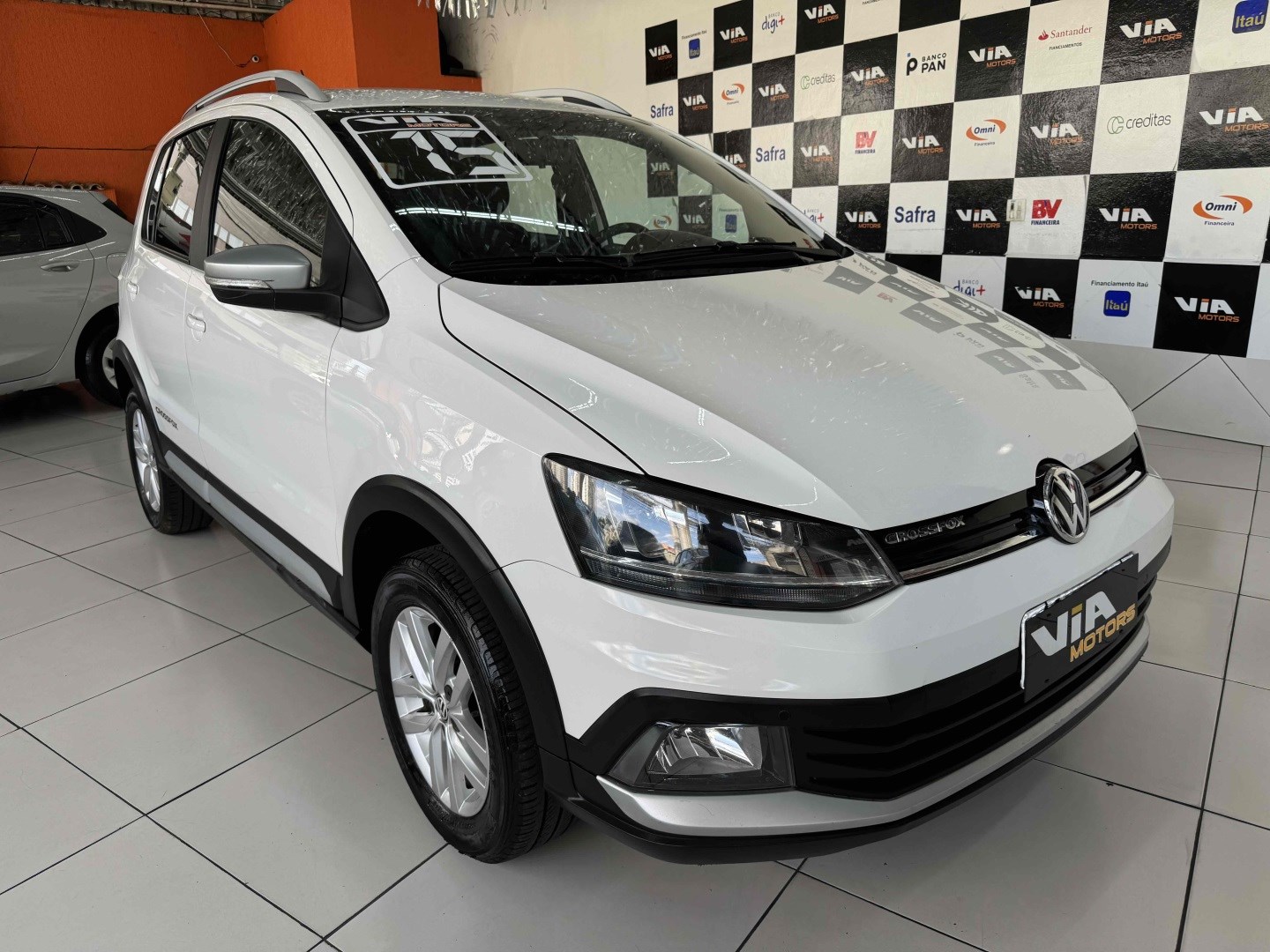 //www.autoline.com.br/carro/volkswagen/crossfox-16-16v-flex-4p-i-motion/2015/sao-paulo-sp/24988047