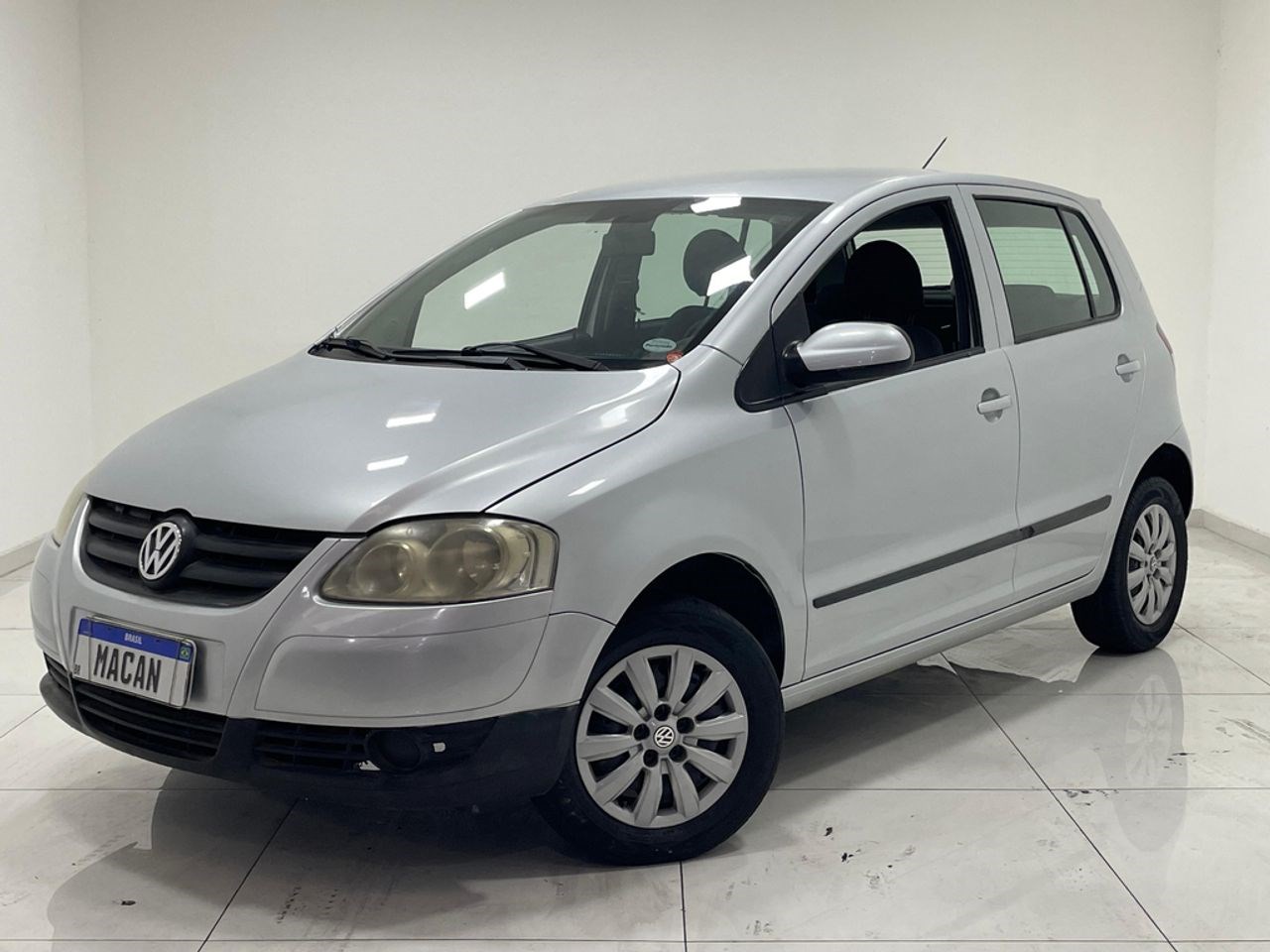 //www.autoline.com.br/carro/volkswagen/fox-10-city-8v-flex-4p-manual/2009/osasco-sp/23854441