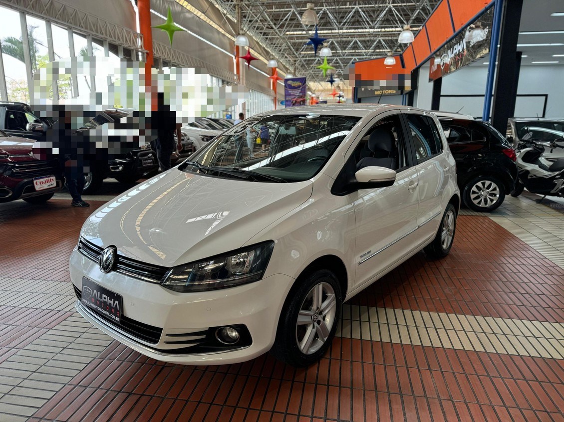 //www.autoline.com.br/carro/volkswagen/fox-16-highline-16v-flex-4p-i-motion/2015/santo-andre-sp/24444274