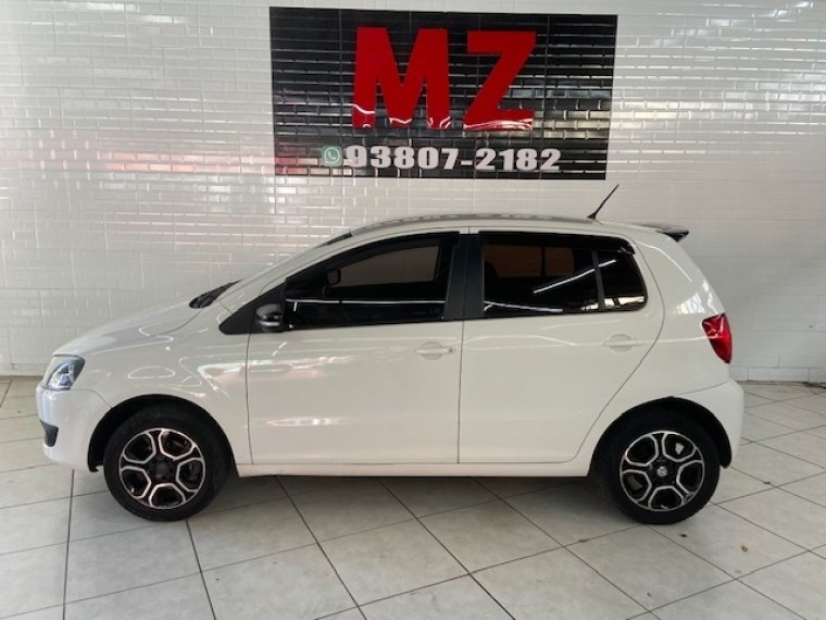 //www.autoline.com.br/carro/volkswagen/fox-16-selecao-8v-flex-4p-manual/2014/sao-paulo-sp/24487322