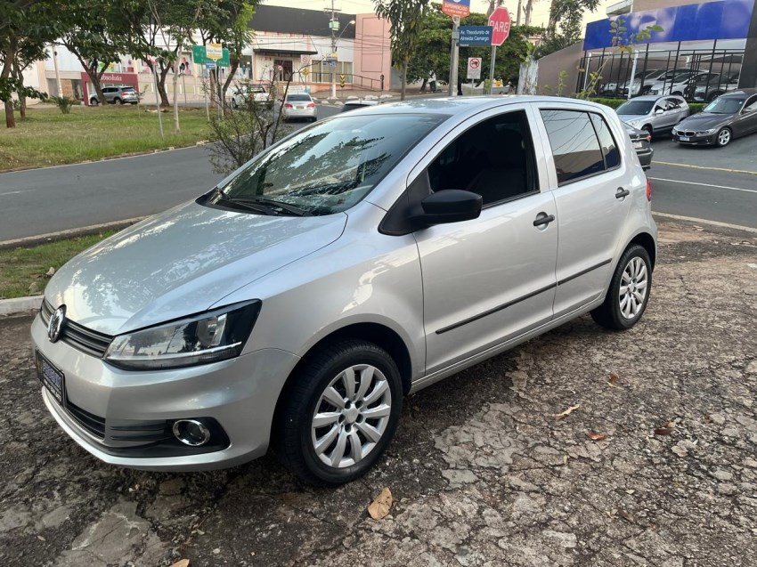 //www.autoline.com.br/carro/volkswagen/fox-10-trendline-12v-flex-4p-manual/2016/campinas-sp/24492233