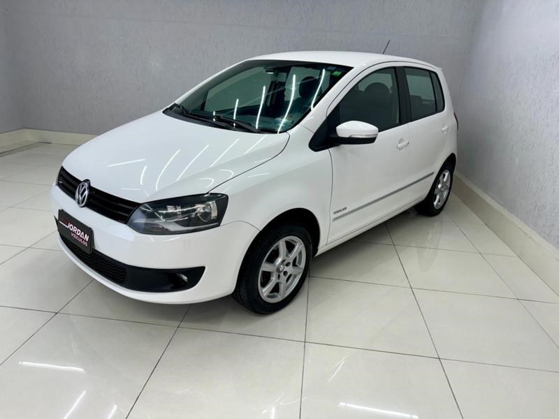 //www.autoline.com.br/carro/volkswagen/fox-16-highline-8v-flex-4p-i-motion/2014/curitiba-pr/24909247