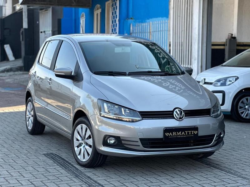//www.autoline.com.br/carro/volkswagen/fox-16-comfortline-8v-flex-4p-manual/2015/curitiba-pr/24984472