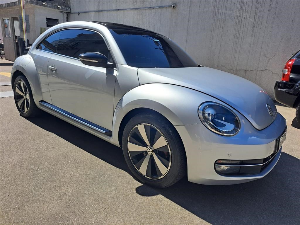 //www.autoline.com.br/carro/volkswagen/fusca-20-hatch-tsi-16v-gasolina-2p-turbo-dsg/2014/sao-paulo-sp/23723754