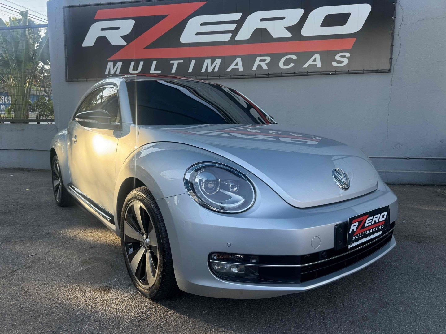 //www.autoline.com.br/carro/volkswagen/fusca-20-hatch-tsi-16v-gasolina-2p-turbo-dsg/2014/sao-paulo-sp/24537108
