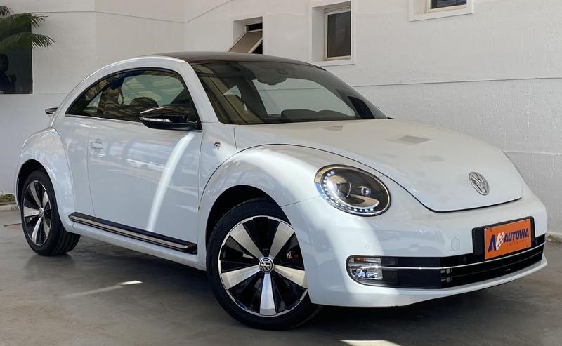 //www.autoline.com.br/carro/volkswagen/fusca-20-hatch-tsi-16v-gasolina-2p-turbo-dsg/2015/brasilia-df/24988342